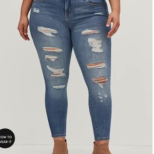 Torrid Bombshell Skinny Jean-Medium Wash (Size 18R)